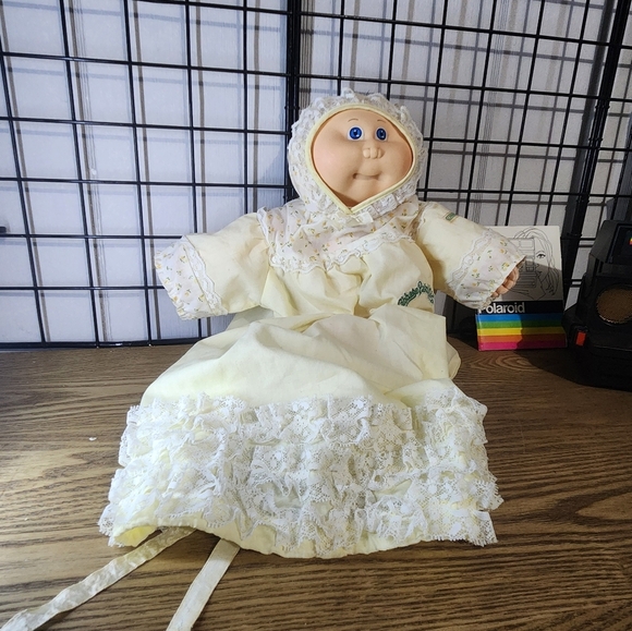 VINTAGE 1984 CABBAGE PATCH KIDS BALD PREEMIE GREEN EYES W/ YELLOW NIGHTGOWN - Picture 2 of 4